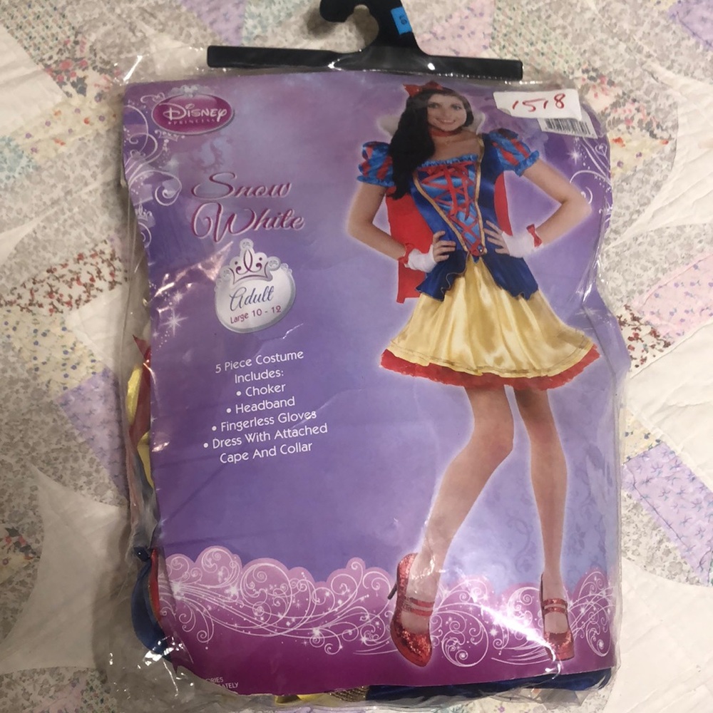 DISNEY COLLECTION NEW Snow White SZ: L Women/Adult